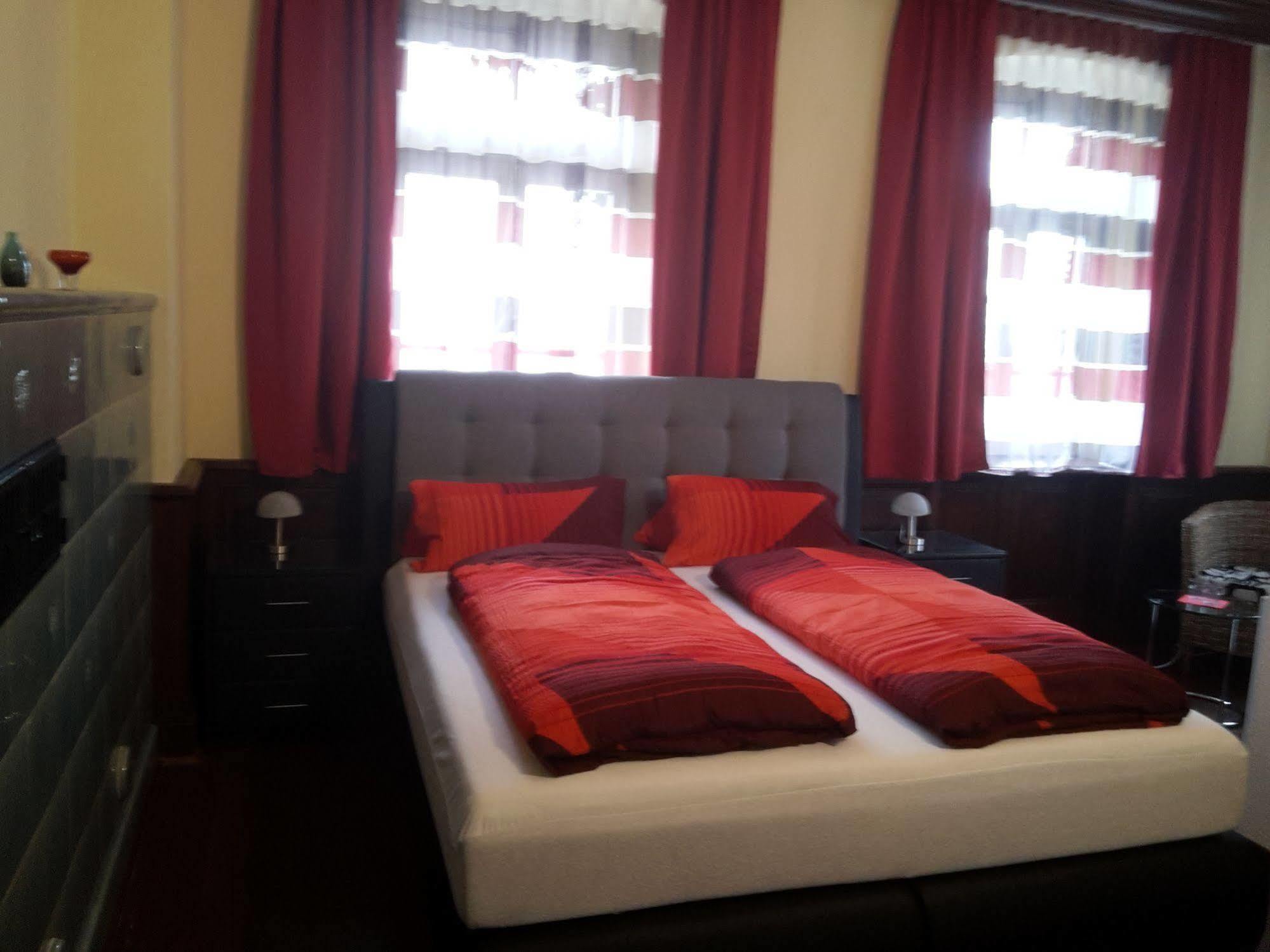 Hotel Zum Schwanen Leimen  Ngoại thất bức ảnh